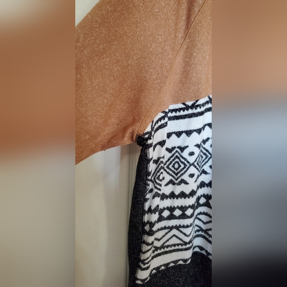 Aztec lightweight sweater shirt - Picture 2 of 3